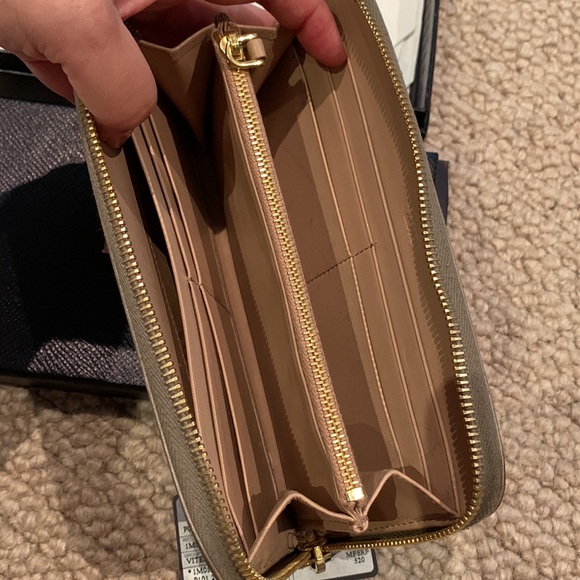 Prada Wallet - Picture 5 of 7